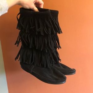 Minnetonka fringe boots size 7
